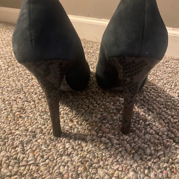 Size 9 Nine West navy blue and gray heels - Picture 8 of 12